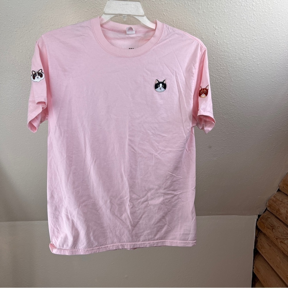 POUTY KITTENS pink Hanes Tee w/stick-on patches. 100% Cotton. Size Medium